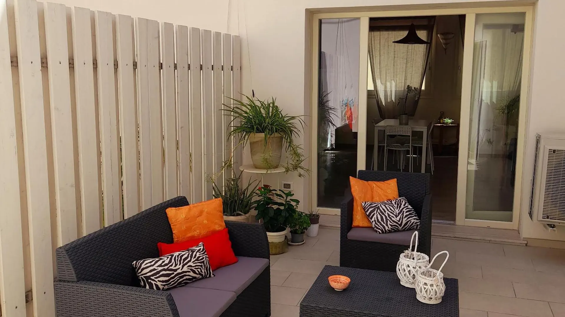 Apartment Da Cinema A Residenza D'Artista Blue Yellow Red Orbetello