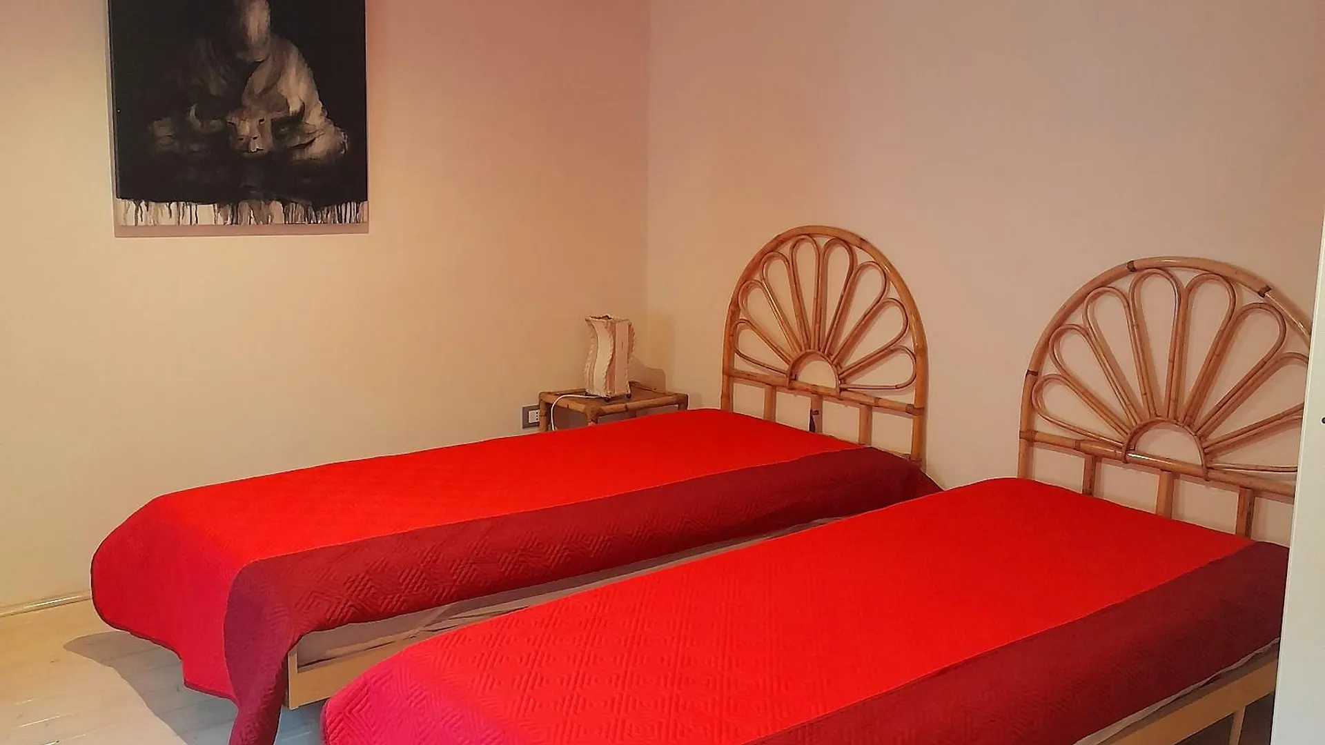 Apartment Da Cinema A Residenza D'Artista Blue Yellow Red Orbetello Italy